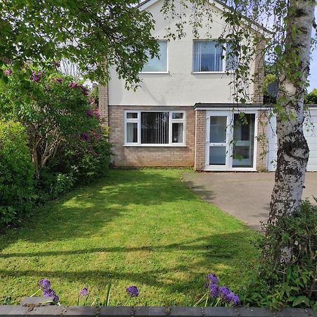 Вилла Number 8 With Free Parking Bury St. Edmunds Экстерьер фото